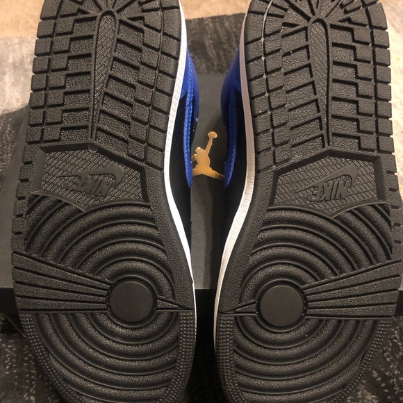 Air Jordan 1 Mid - Picture 4 of 5